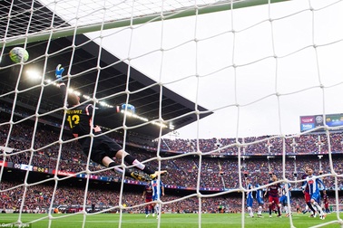 Atletico bị loại khỏi cuộc đua vô địch La Liga với Barcelona, Real Madrid