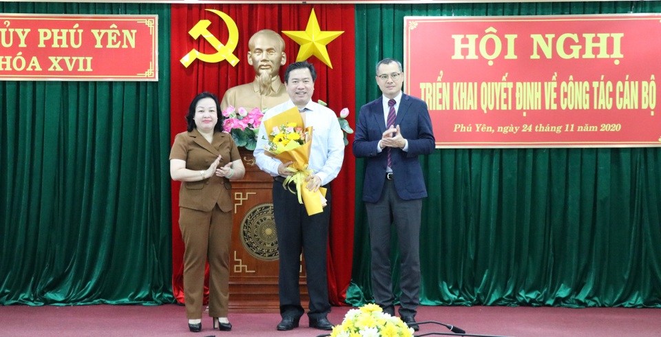 Phú Yên điều động, phân công, bổ nhiệm 19 cán bộ chủ chốt - 1 Phú Yên điều động, phân công, bổ nhiệm 19 cán bộ chủ chốt - 1