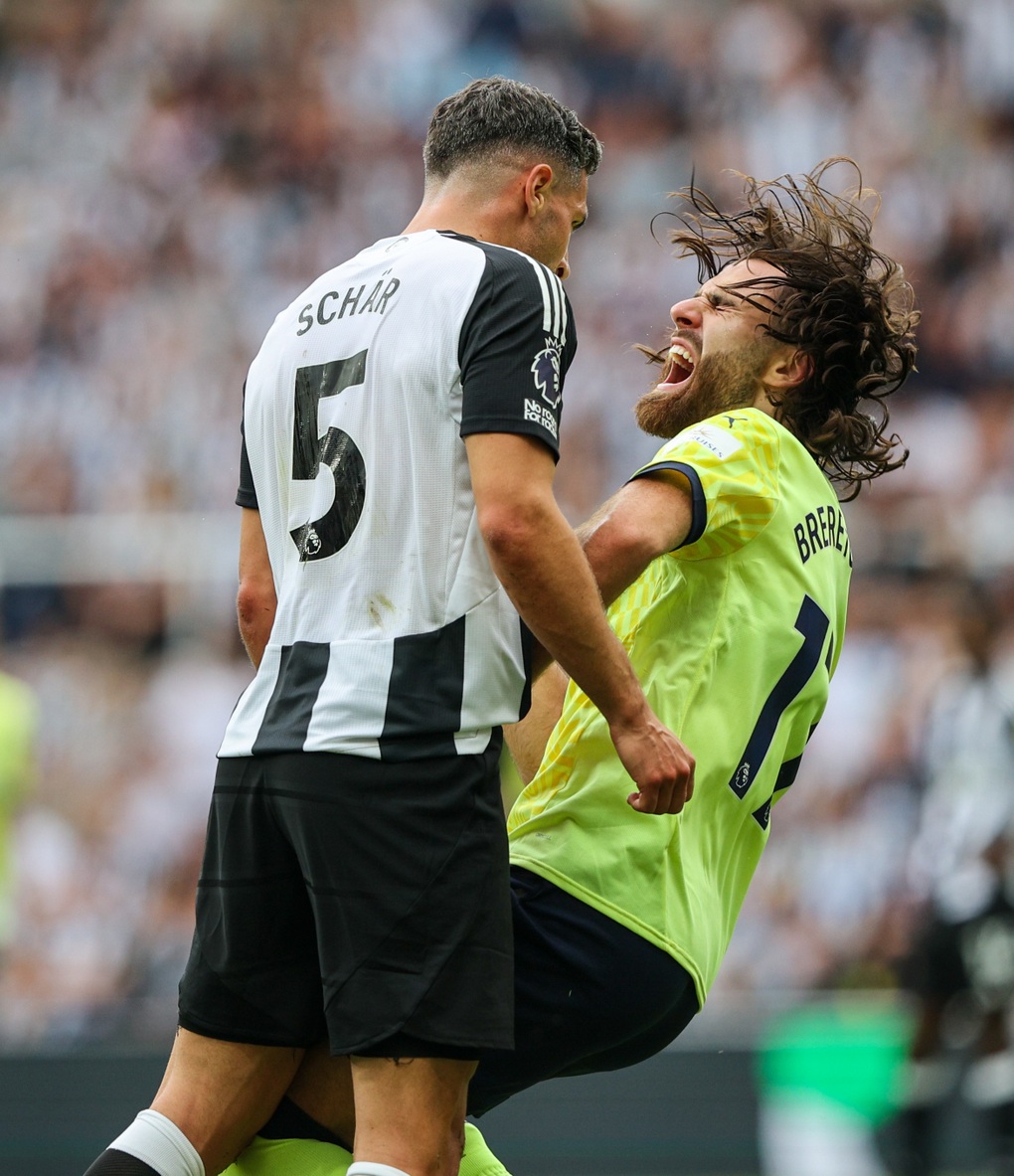 Cầu thủ bị đuổi khỏi sân vì tái hiện cú húc đầu của huyền thoại Zidane - 2 Cầu thủ bị đuổi khỏi sân vì tái hiện cú húc đầu của huyền thoại Zidane - 2