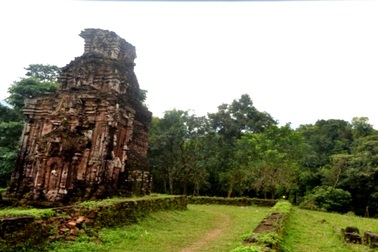 Khẩn trương trùng tu tháp Chăm cổ 1.000 năm tuổi