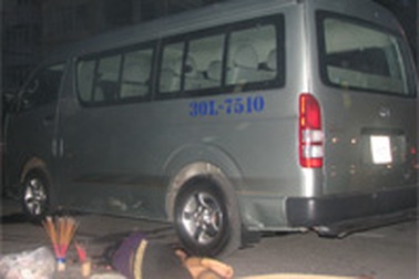 Xe máy va chạm ô tô, 1 thiếu niên chết tại chỗ