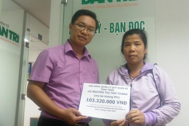 Bạn đọc giúp đỡ gia đình bé Hoàng Phi hơn 103 triệu đồng