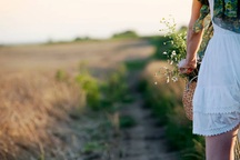 Phụ nữ không mạnh mẽ thì yếu đuối để ai xem?