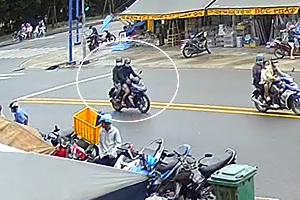 Hai kẻ trộm rút hung khí, xịt hơi cay chống trả quyết liệt người dân - 1 Hai kẻ trộm rút hung khí, xịt hơi cay chống trả quyết liệt người dân - 1