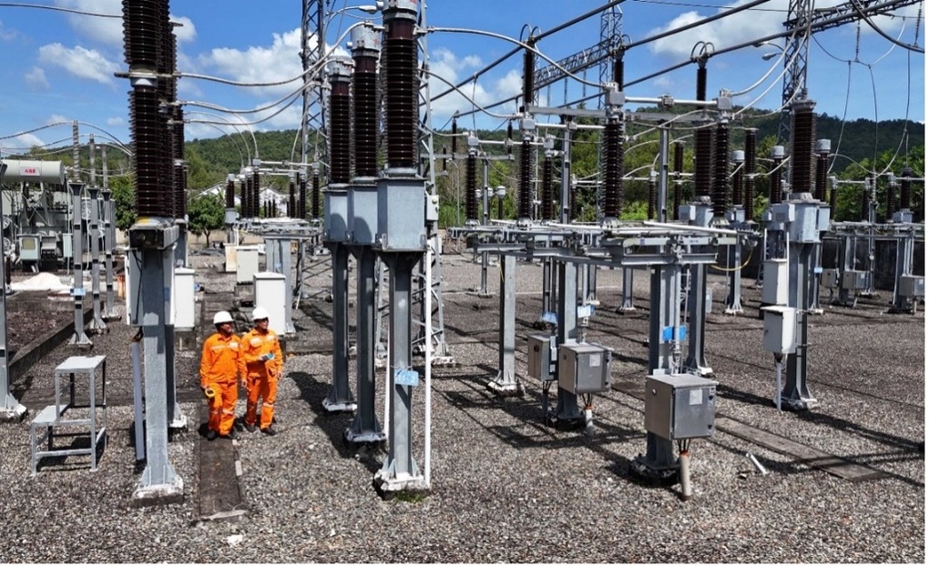 EVNSPC nỗ lực đóng điện loạt công trình trước kỳ nghỉ Tết Nguyên đán - 2 EVNSPC nỗ lực đóng điện loạt công trình trước kỳ nghỉ Tết Nguyên đán - 2