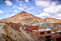 Ngọn núi bạc giàu có là "nấm mồ" chôn hàng triệu người đàn ông