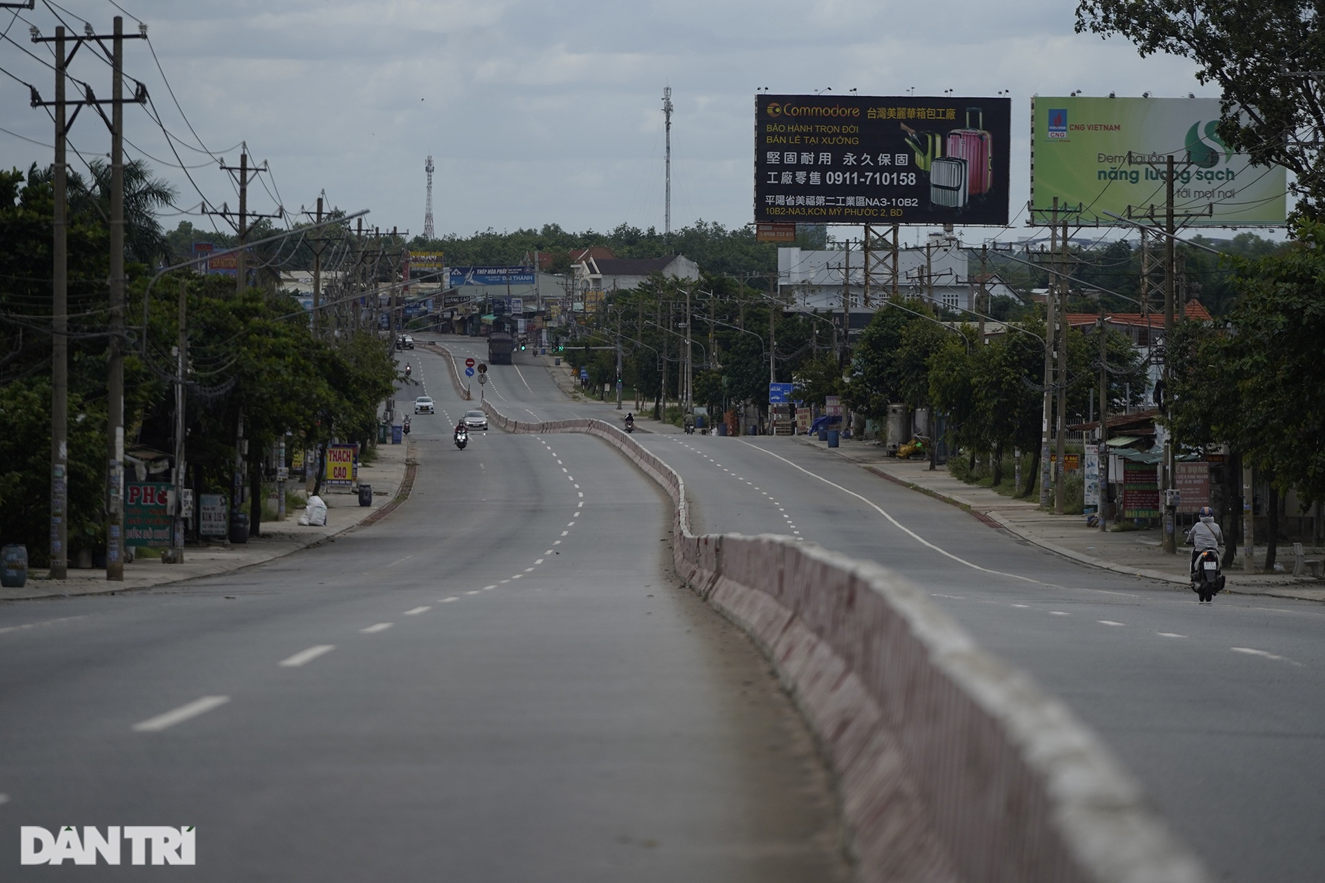 Cảnh vắng vẻ, nhà nhà cửa đóng then cài phòng dịch ở Bình Dương - 12 Cảnh vắng vẻ, nhà nhà cửa đóng then cài phòng dịch ở Bình Dương - 12