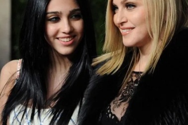 Những đứa trẻ “con sao” khiến cha mẹ “mát mặt”