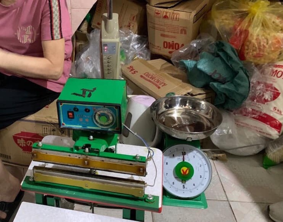 Làm rõ 6 đối tượng liên quan trong vụ phát hiện 1,4 tấn mỳ chính giả - 2 Làm rõ 6 đối tượng liên quan trong vụ phát hiện 1,4 tấn mỳ chính giả - 2