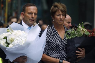 Thủ tướng Úc đặt hoa tưởng niệm các nạn nhân vụ bắt cóc