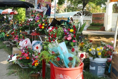 Quảng Nam: Nhộn nhịp thị trường hoa, quà tặng dịp 20/11