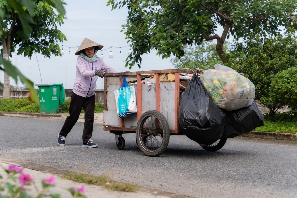 បំពាក់ចំណេះដឹងដល់មនុស្ស ២០០នាក់ ដែលធ្វើការក្នុងវិស័យអេតចាយ និងដែកអេតចាយ នៅទីក្រុងហូជីមិញ - ២ Trang bị kiến thức cho 200 người làm nghề ve chai, phế liệu tại TPHCM - 2