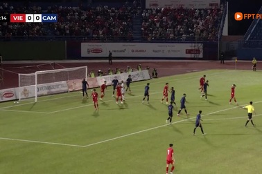 Hai Long tạo siêu phẩm, tuyển Việt Nam đánh bại Campuchia