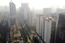 Lộ loạt vi phạm tại tuyến đường 2 km "nhồi" 40 cao ốc ở Hà Nội