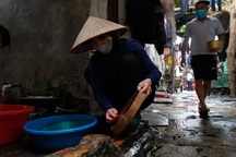 Tiền có mà chậm đến tay người lao động do địa phương tự phát sinh thủ tục