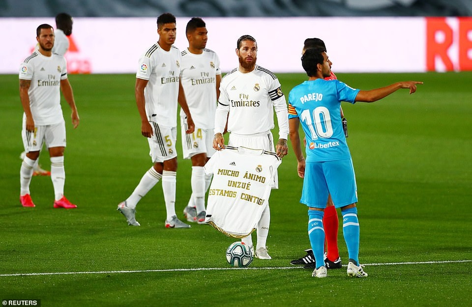 Thắng đậm Valencia, Real Madrid gây áp lực lên Barcelona - 3 Thắng đậm Valencia, Real Madrid gây áp lực lên Barcelona - 3