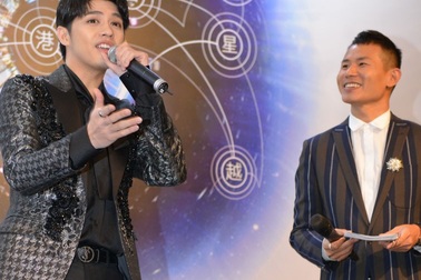 Noo Phước Thịnh tự tin nói tiếng Anh tại Hong Kong