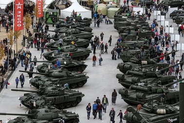 Nga thu về 14 tỷ USD tiền bán vũ khí trong năm 2016