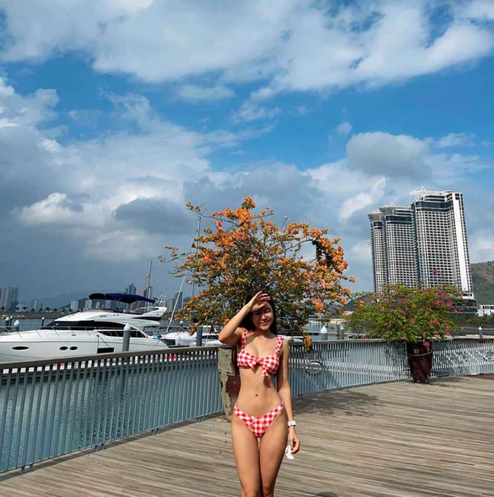 Hội gái xinh yêu cầu thủ Việt khoe dáng nóng bỏng với bikini - 20 Hội gái xinh yêu cầu thủ Việt khoe dáng nóng bỏng với bikini - 20