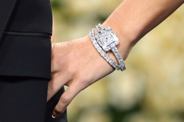 Biến đồng hồ nạm kim cương, giá hơn căn biệt thự thành trang sức