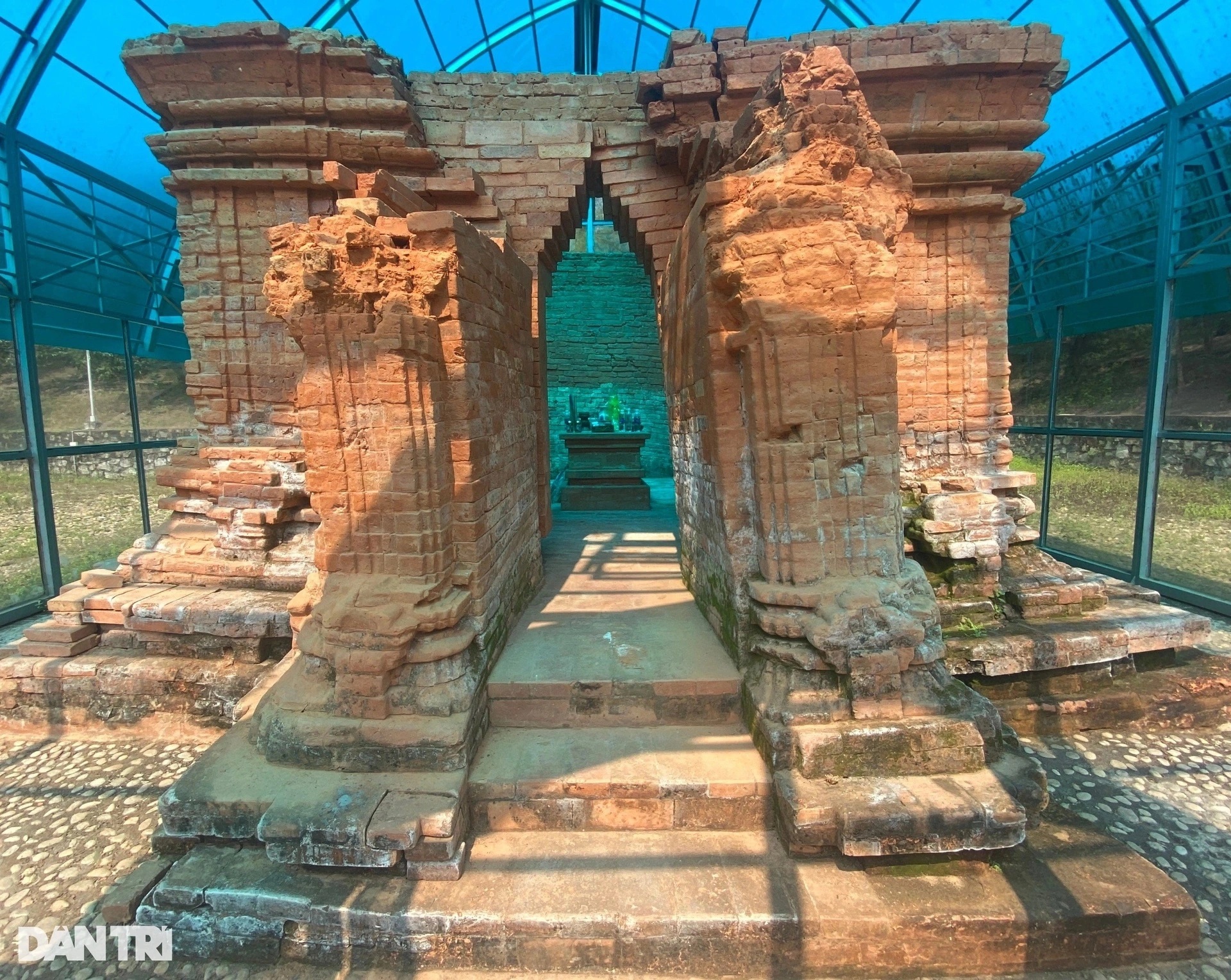 ប៉មចាមអាយុរាប់ពាន់ឆ្នាំនៅក្រោមនីវ៉ូទឹកសមុទ្ររងគ្រោះទឹកជំនន់យូរ - ១១ Tháp Chăm cổ nghìn năm tuổi nằm dưới mực nước biển bị ngập lụt kéo dài - 11