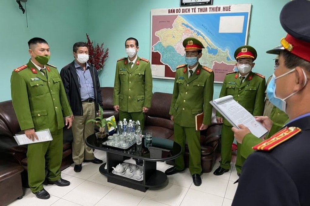 Nguyên Giám đốc CDC Thừa Thiên Huế trở lại làm việc sau khi bị tạm giam - 1 Nguyên Giám đốc CDC Thừa Thiên Huế trở lại làm việc sau khi bị tạm giam - 1