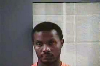 Bị bắt vì bóp cổ bạn gái do ngoài đời xấu hơn ảnh trên mạng