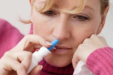 Chú ý khi dùng các thuốc xịt mũi họng  