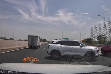 Ô tô chạy ngược chiều và quay đầu trên cao tốc