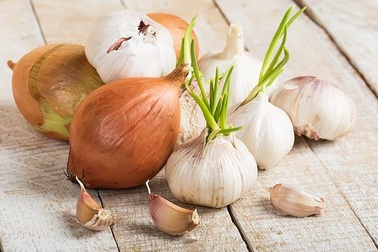 Ăn tỏi và hành sống mỗi ngày giảm gần 70% nguy cơ ung thư vú