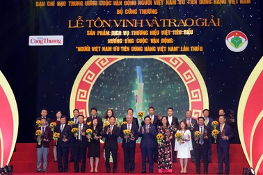 VietinBank được tôn vinh Top 10 Doanh nghiệp có dịch vụ thương hiệu Việt xuất sắc