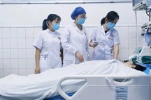 Cô gái suýt chết vì uống thuốc nhuận tràng 2 tuần để mặc vừa một chiếc váy