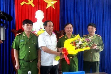 Thưởng nóng công an triệt phá nhóm buôn bán ma túy sử dụng “hàng nóng”