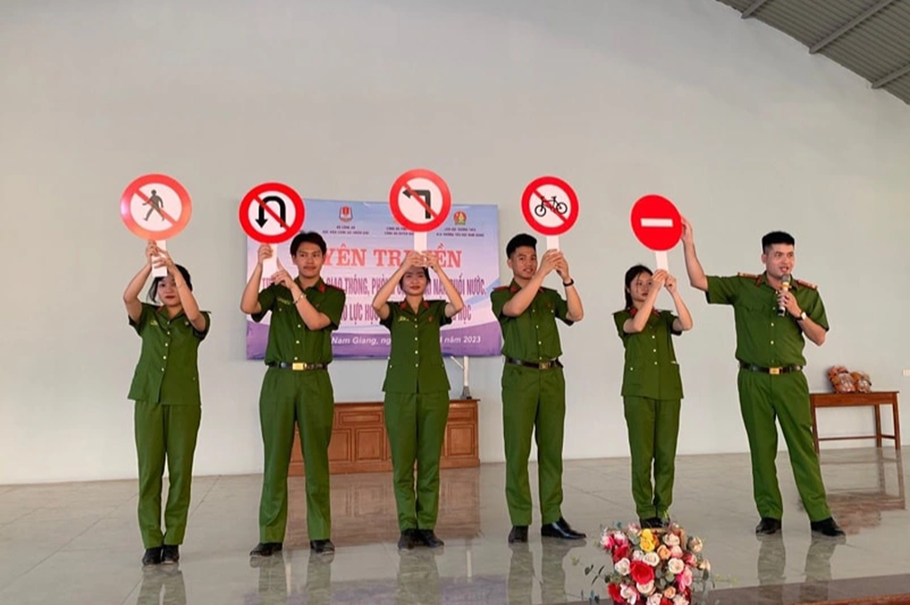 Hơn 1.100 học viên cảnh sát đội nắng 3 cùng trên quê hương Bác Hồ - 5 Hơn 1.100 học viên cảnh sát đội nắng 3 cùng trên quê hương Bác Hồ - 5