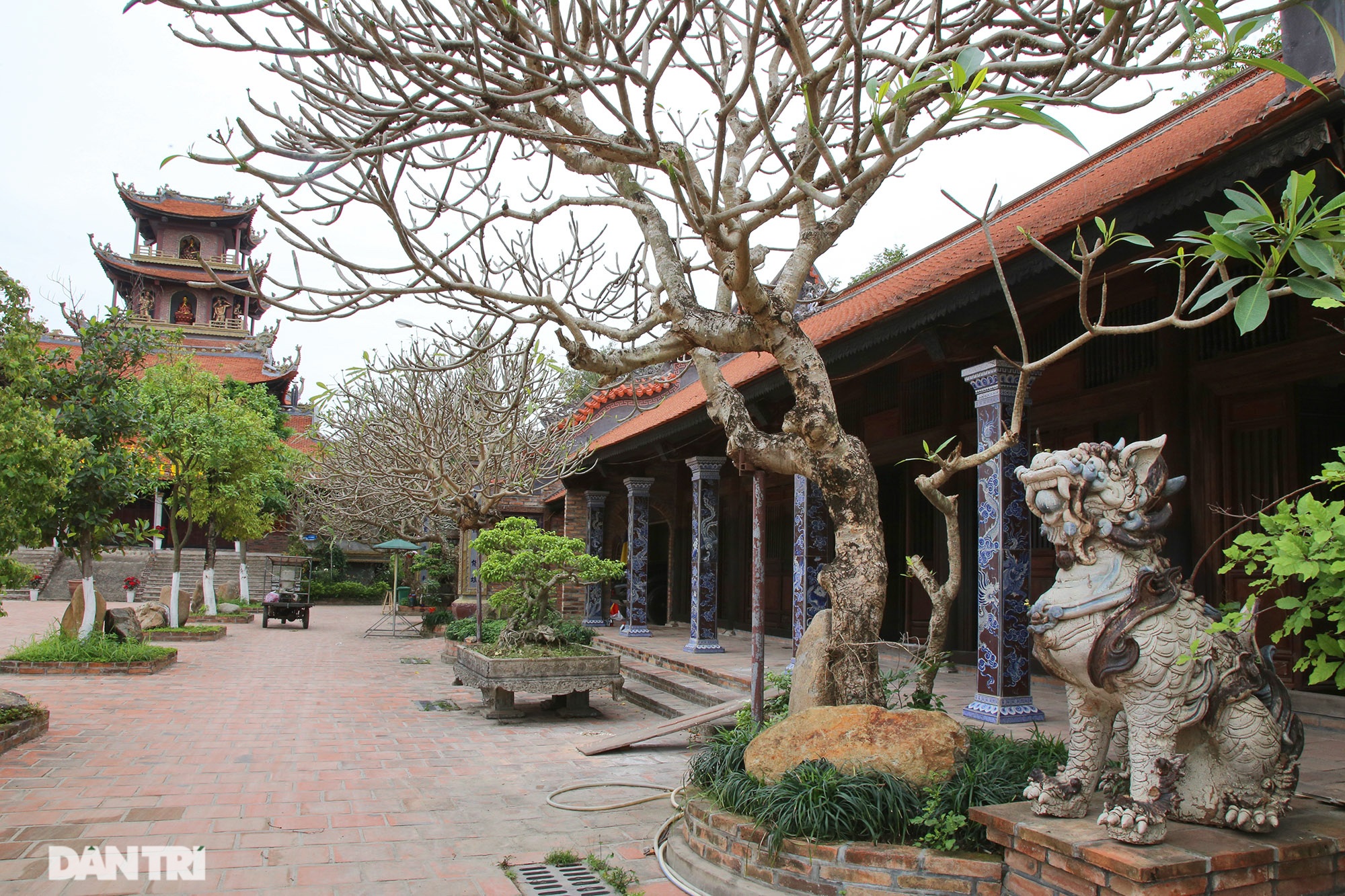 Chùa gốm sứ xây từ hàng vạn tác phẩm thủ công truyền thống ở Bát Tràng - 1 Chùa gốm sứ xây từ hàng vạn tác phẩm thủ công truyền thống ở Bát Tràng - 1