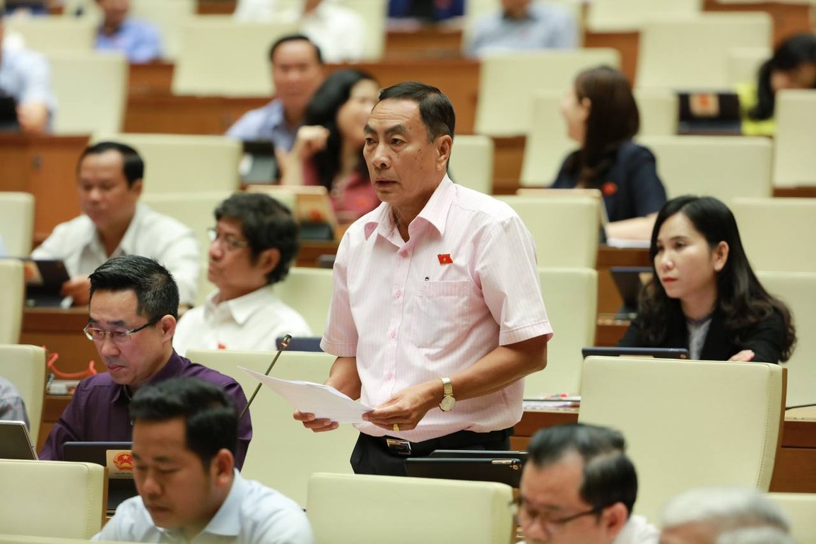 Đại biểu chất vấn chuyện 10 tỷ đồng trong tủ khi khám xét vụ Việt Á - 1 Đại biểu chất vấn chuyện 10 tỷ đồng trong tủ khi khám xét vụ Việt Á - 1