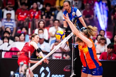 Tuyển nữ bóng chuyền Nhật Bản liên tiếp gây sốc dù thấp nhất giải thế giới