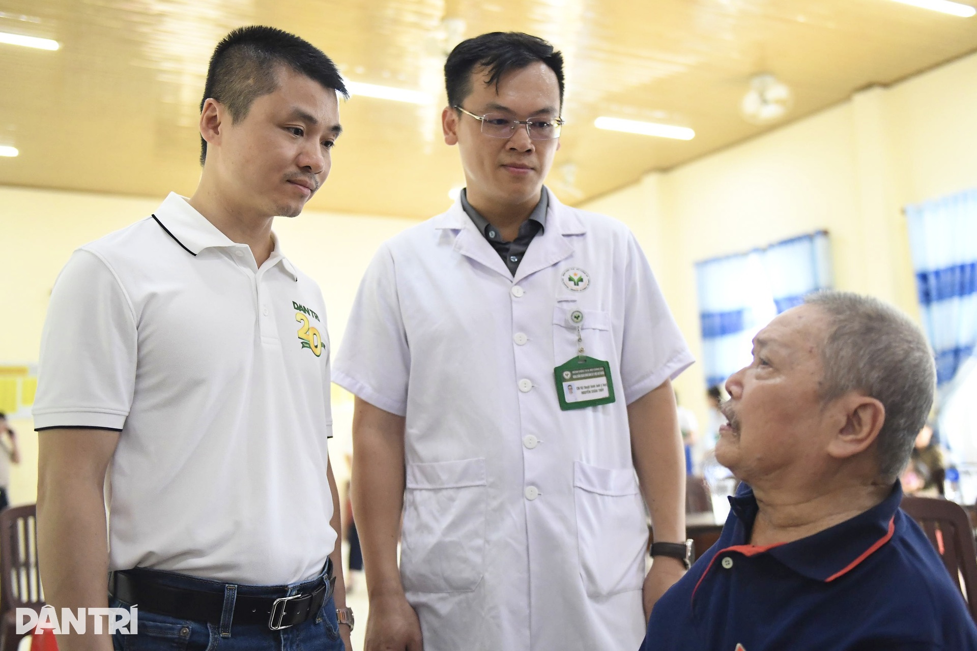 Khám bệnh miễn phí, tặng quà tri ân gần 300 người có công tại Quảng Trị - 37 Khám bệnh miễn phí, tặng quà tri ân gần 300 người có công tại Quảng Trị - 37