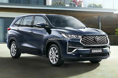 Muốn mua Toyota Innova 2023, khách hàng có thể phải chờ tới 6 tháng