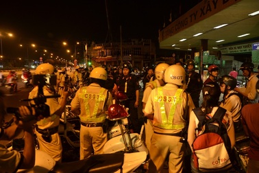 Những mánh khóe đối phó công an của “quái xế” Sài Gòn