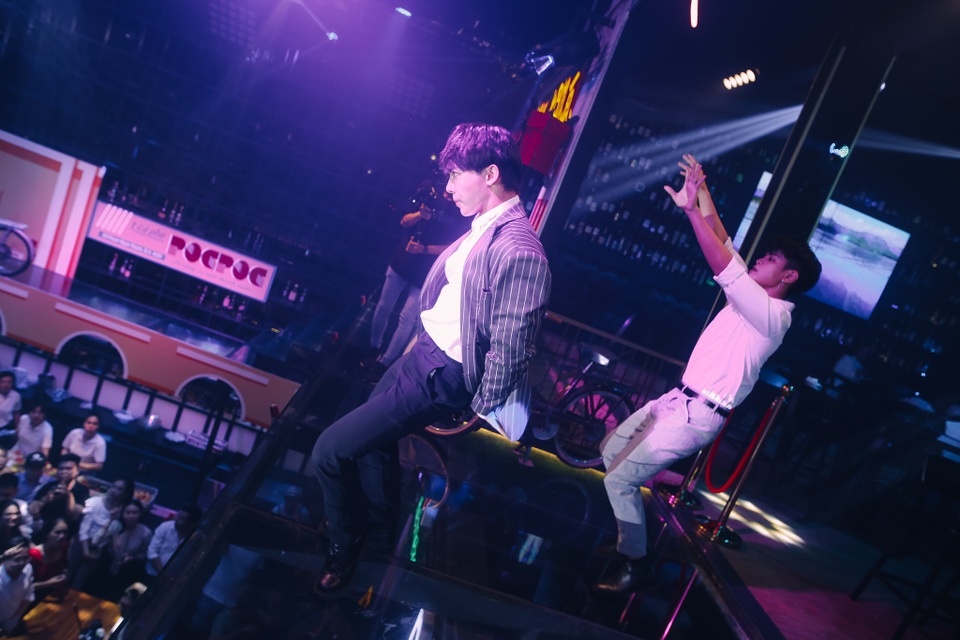 Erik cháy hết mình cùng hàng trăm khán giả - 3 Erik cháy hết mình cùng hàng trăm khán giả - 3