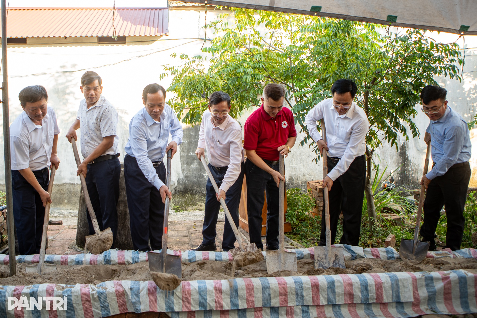 Báo Dân trí khởi công 5 ngôi nhà Nhân ái tại Phú Thọ, Bắc Giang - 13 Báo Dân trí khởi công 5 ngôi nhà Nhân ái tại Phú Thọ, Bắc Giang - 13