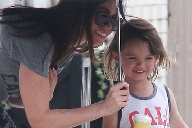 Hình ảnh dễ thương của Megan Fox và con trai