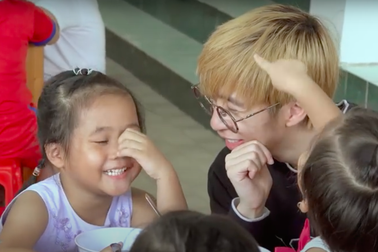 Streamer nổi tiếng cho chàng trai vay 1 tỷ đồng cứu mẹ bị ung thư