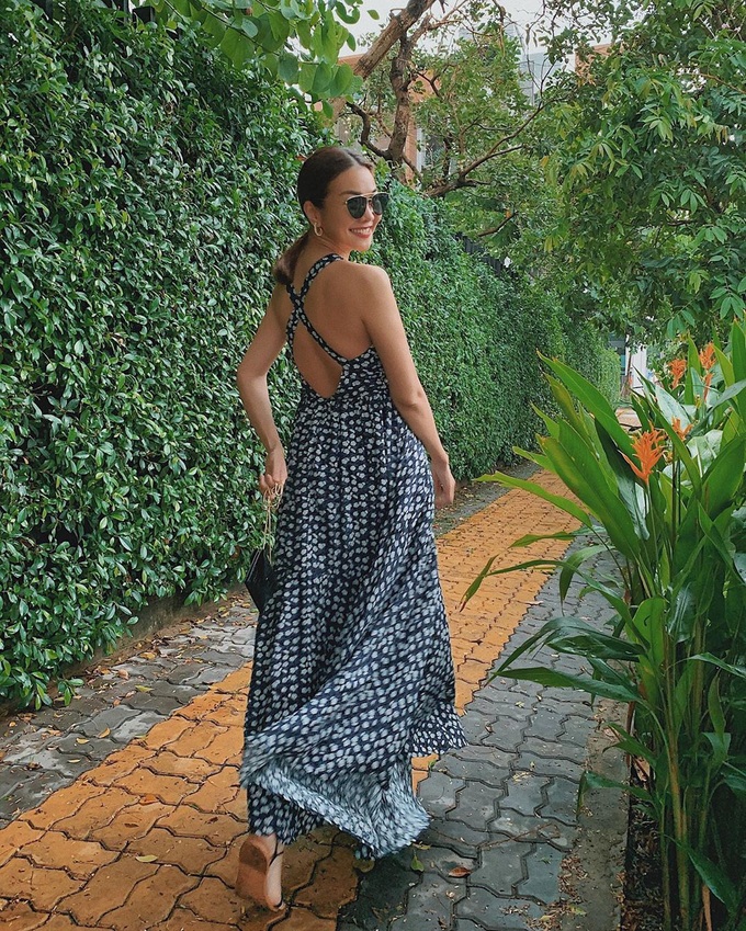 Kiểu váy “kín trước hở sau” đang được cả loạt sao mê mệt, muốn điểm sexy tăng vụt hè này bạn hãy copy ngay thôi - Ảnh 4. Kiểu váy “kín trước hở sau” đang được cả loạt sao mê mệt, muốn điểm sexy tăng vụt hè này bạn hãy copy ngay thôi - Ảnh 4.