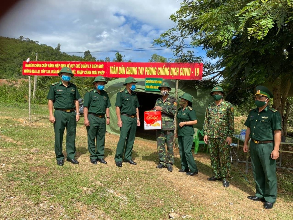 Biên phòng ngày đêm bám rừng ngăn người nhập cảnh trái phép mùa dịch - 10 Biên phòng ngày đêm bám rừng ngăn người nhập cảnh trái phép mùa dịch - 10