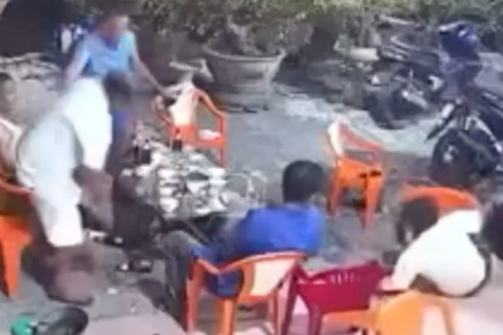 Người đàn ông ném vỏ chai bia khiến bạn nhậu gục tại chỗ - 1 Người đàn ông ném vỏ chai bia khiến bạn nhậu gục tại chỗ - 1