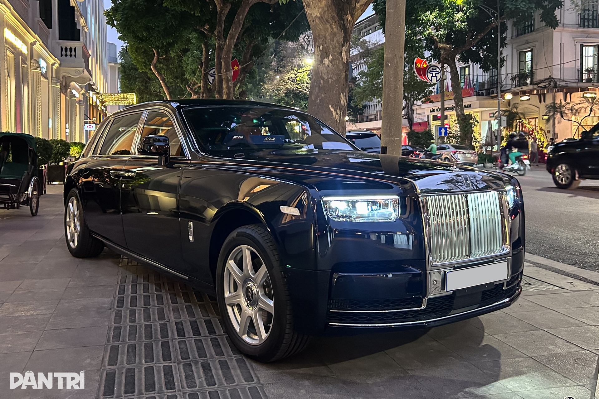 Đại gia TPHCM chi 60 tỷ mua Rolls-Royce Phantom VIII, chọn biển số 40 triệu - 7 Đại gia TPHCM chi 60 tỷ mua Rolls-Royce Phantom VIII, chọn biển số 40 triệu - 7