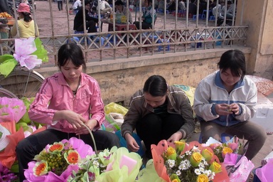 Sinh viên Hà Nội "trúng quả" buôn hoa