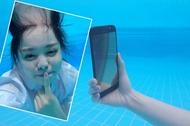 Vlogger Trinh Phạm chinh phục “thử thách” make-up dưới nước